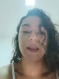 yummi_greluda webcam stripchat model stream image