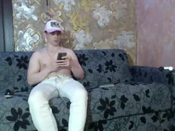 leoroman webcam model stream image
