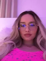 mollyxxx webcam model stream image