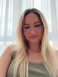 mollyxxx webcam model stream image