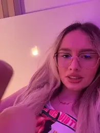 mollyxxx webcam model stream image