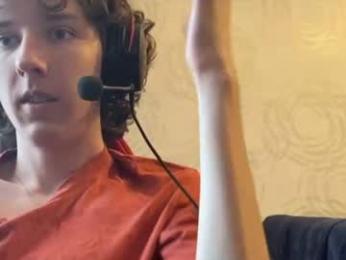 alek_trika webcam model stream image