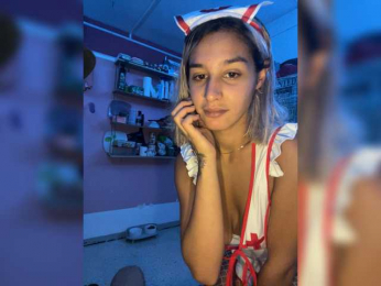 Robin13001 webcam model stream image