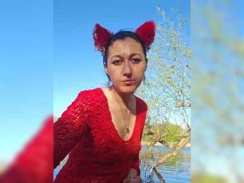GulyaConfetti webcam model stream image