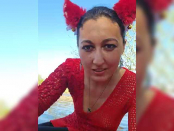 GulyaConfetti webcam model stream image