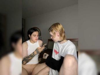 AliceAndMia webcam model stream image