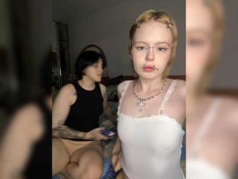 AliceAndMia webcam model stream image