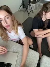 Nura_n_Sarah webcam model stream image