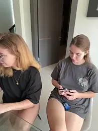Nura_n_Sarah webcam model stream image
