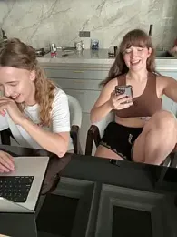 Nura_n_Sarah webcam model stream image