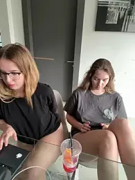 Nura_n_Sarah webcam model stream image