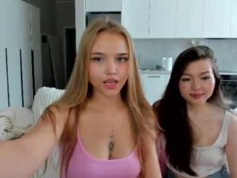flooora_0 webcam model stream image