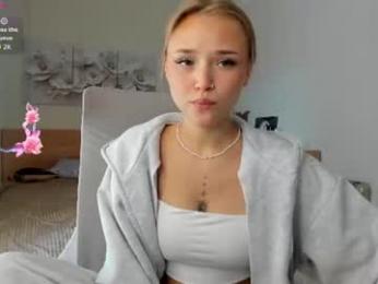 flooora_0 webcam model stream image