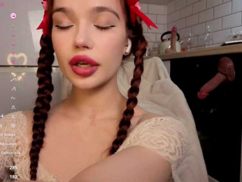 PrettyLilie webcam model stream image