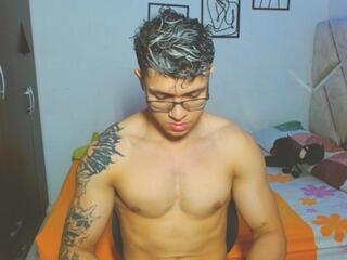 Junior Wayne webcam flirt4free model stream image