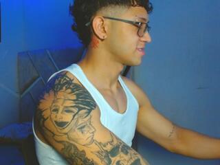 Junior Wayne webcam model stream image