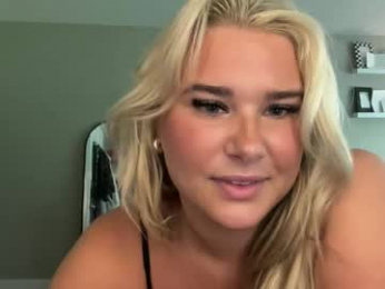 livvymack webcam model stream image