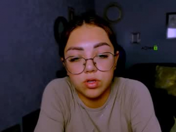 eva_smiith_ webcam model stream image