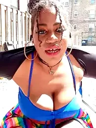AmazonianMistress webcam model stream image