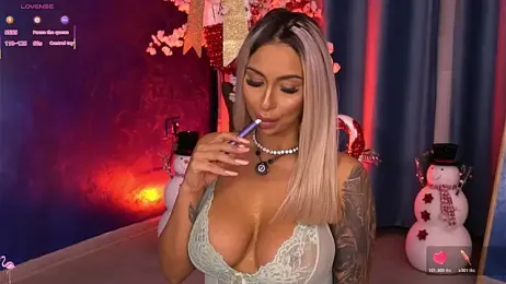 GoldenAmber webcam model stream image