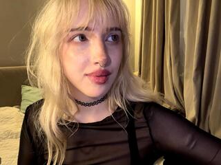 Ora Hewson webcam model stream image