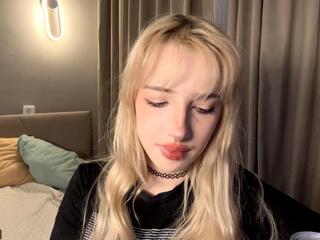 Ora Hewson webcam flirt4free model stream image