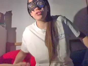 PearMaki webcam model stream image