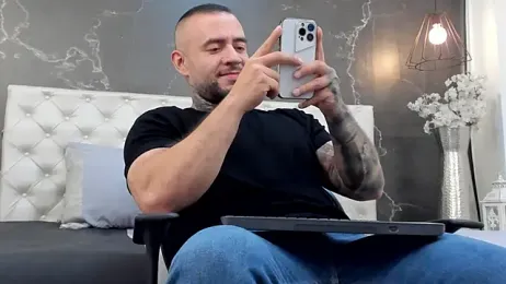 BruceDallas webcam model stream image