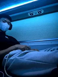 linh21107 webcam model stream image