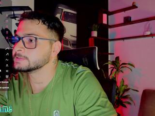 Andreww Brownn webcam model stream image