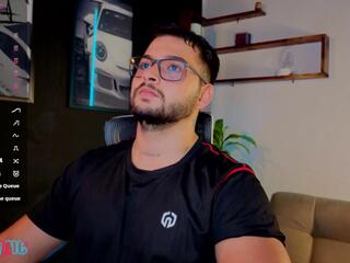 Andreww Brownn webcam model stream image