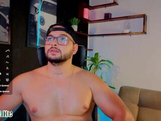 Andreww Brownn webcam model stream image