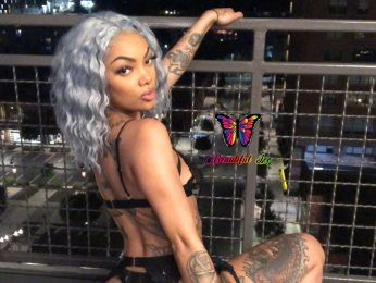 SimoneeMunyun webcam model stream image