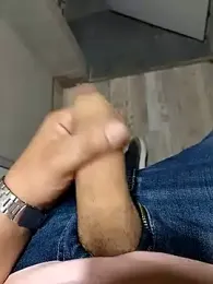 A_man_in_public webcam model stream image