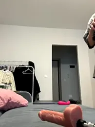 AlishaOfThorns webcam model stream image