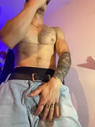 Matt_your_master_ webcam model stream image