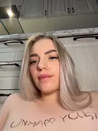 HugeBoobsAlice webcam model stream image