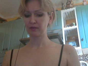 RedEmemdems webcam model stream image