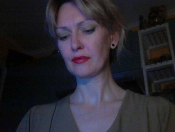 RedEmemdems webcam model stream image