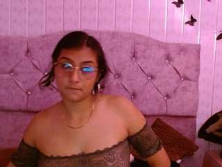 roxanne-petit webcam model stream image