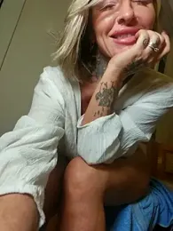 YourMommyBlair webcam model stream image