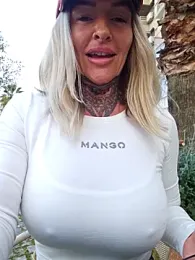 YourMommyBlair webcam model stream image