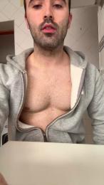 WhiteAndHairy webcam model stream image