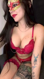 Larayumi webcam model stream image