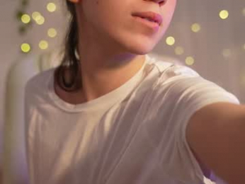 mystica_ webcam model stream image