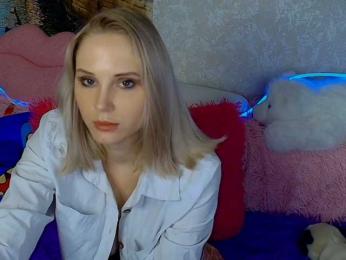 GinaGinaLove webcam model stream image