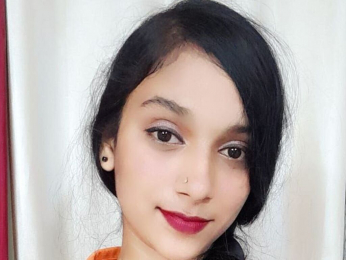 LaraEvie webcam model stream image
