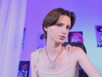 kira_long webcam model stream image