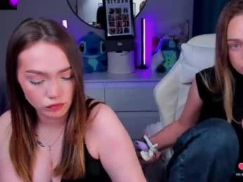 top_twins webcam model stream image