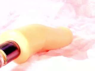 curvy-brunette webcam model stream image